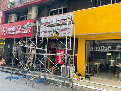 利辛制作广告招牌如何避免它发黄？